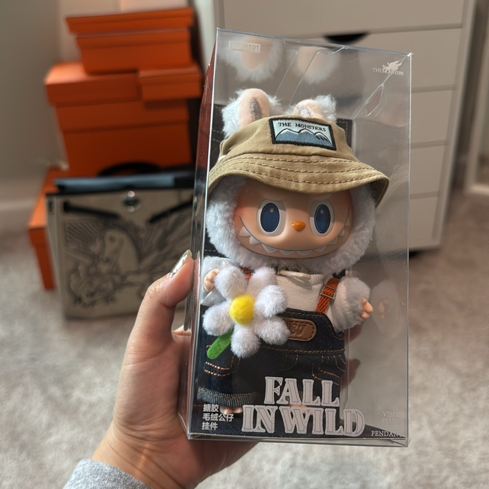 THE MONSTERS- FALL IN WILD SERIES VINYL PLUSH DOLL PENDANT -POP MART-